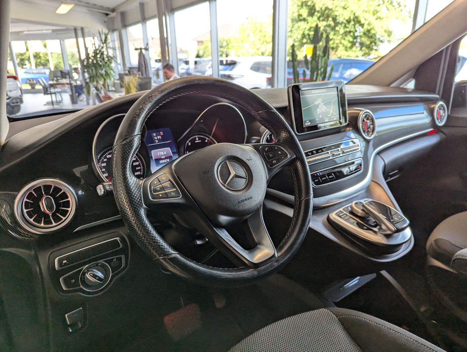 MERCEDES-BENZ V 250 d AMG EDITION lang Pano LED Kamera - Image 11