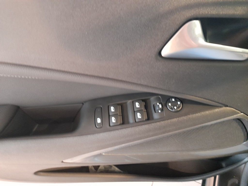 Fahrzeugabbildung Opel Crossland 1.2 Automatik Elegance