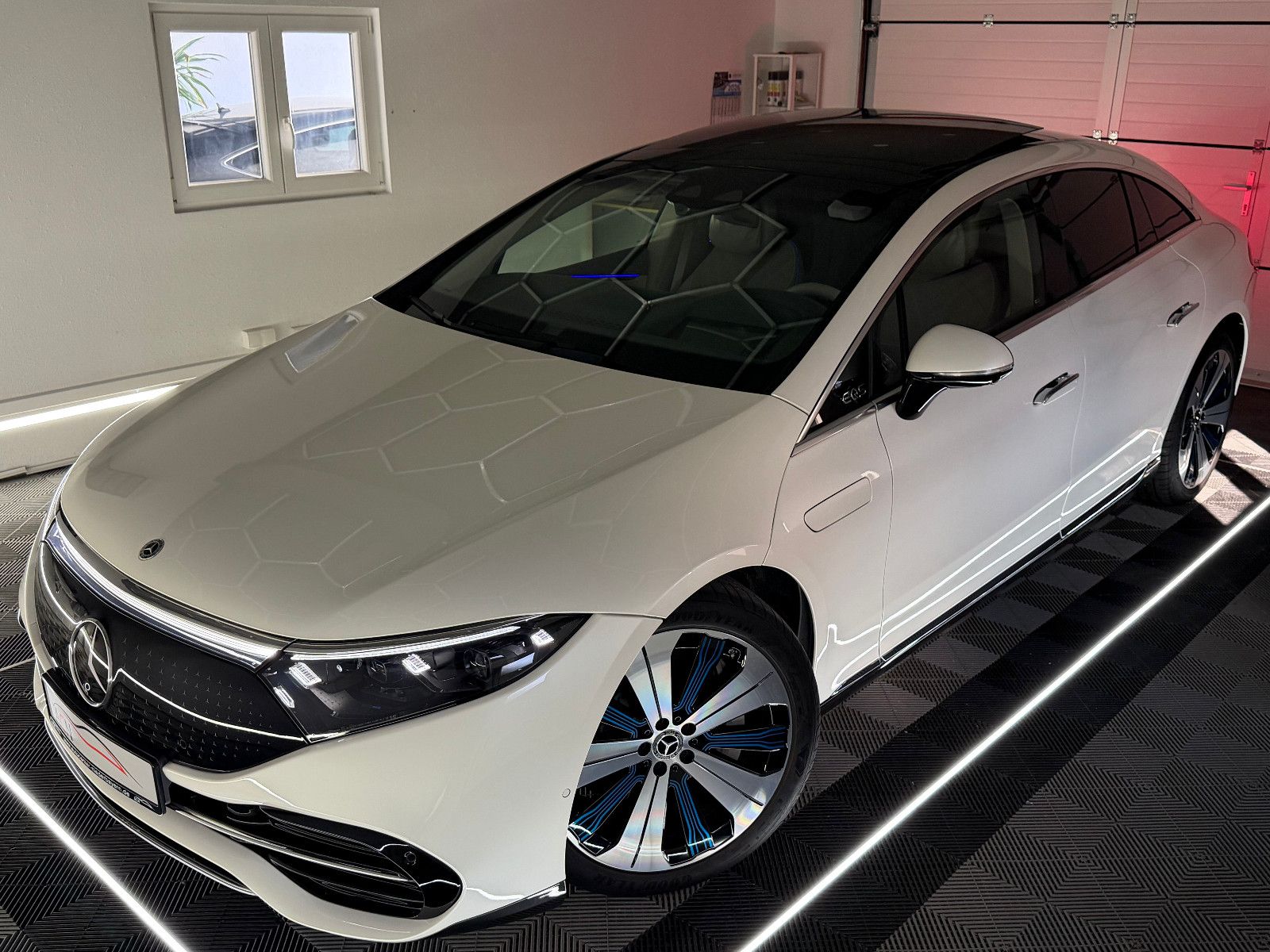 Fahrzeugabbildung Mercedes-Benz EQS EQS 580 4Matic/BURMESTER/HuD/PANO/98,5% SOH