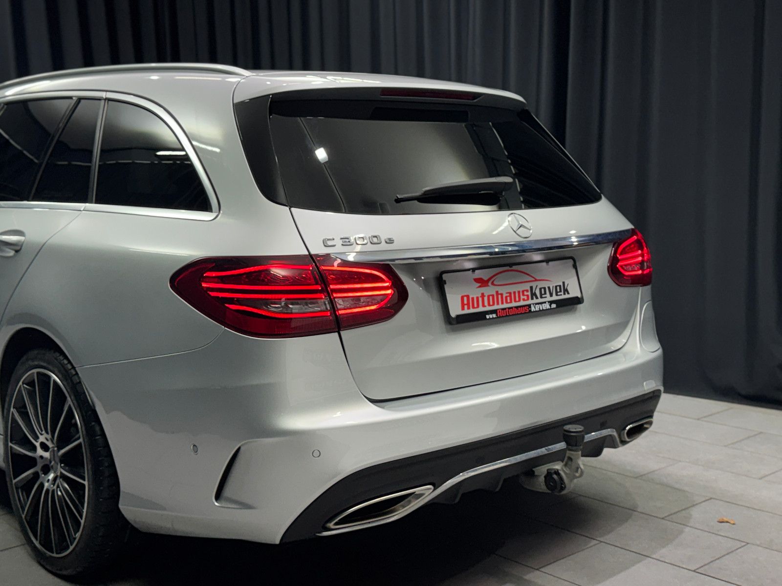 Fahrzeugabbildung Mercedes-Benz Mercedes Benz C 300e T-Modell |BURMESTER|AHK