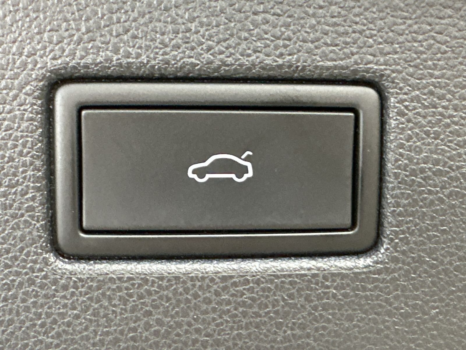 Fahrzeugabbildung Volkswagen Tiguan 4M Elegance NAV+LED+AHK+PANO+VCOCK+HEADUP