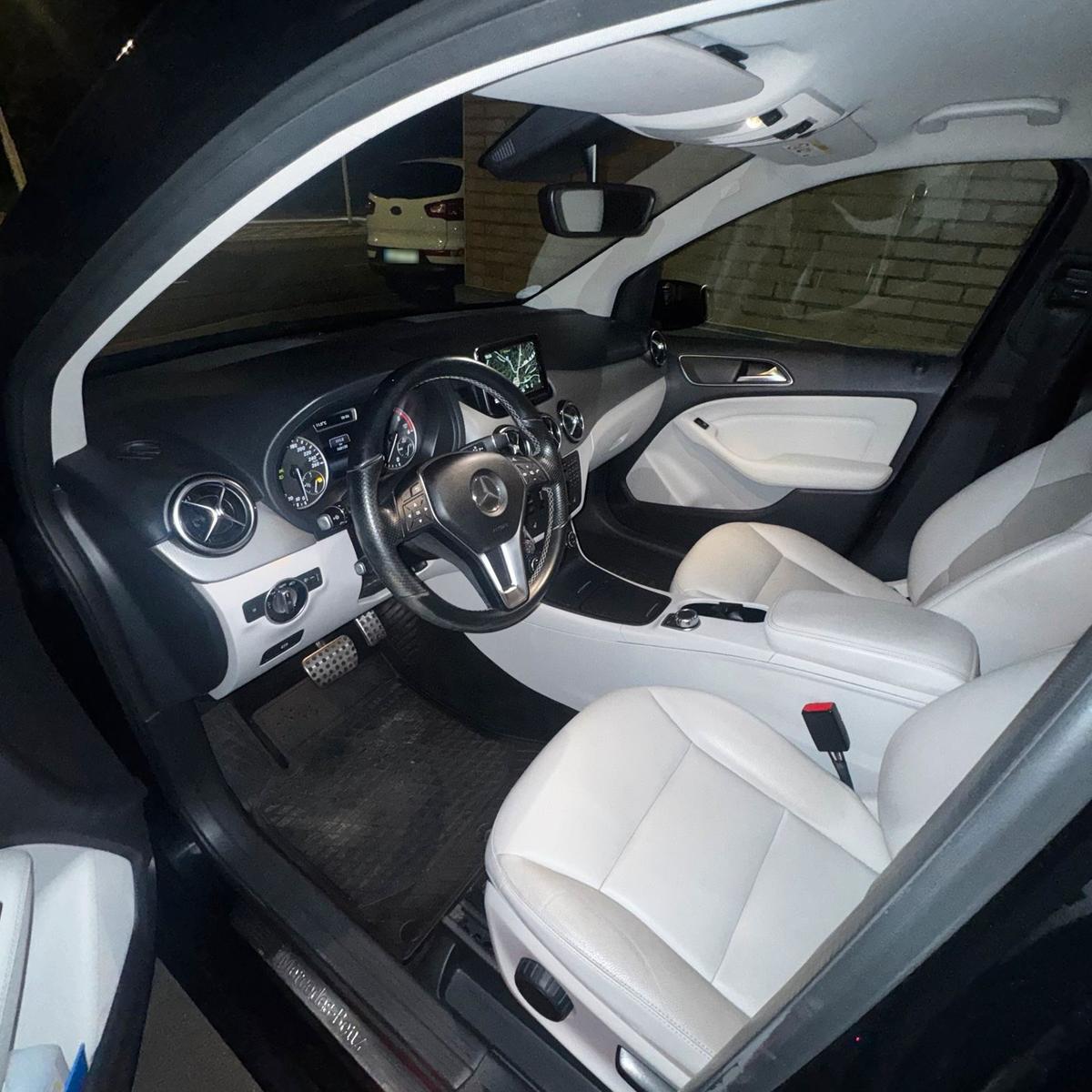 Mercedes-Benz B 180