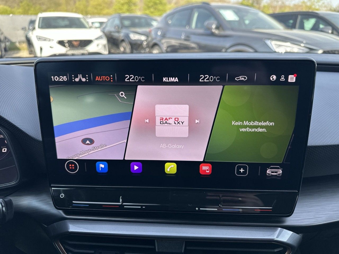 Fahrzeugabbildung CUPRA Leon Sportstourer VZ 2.0 TSI 245 PS 7-Gang-DSG - mit KI generiert/bearbeitet