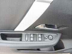 C4 Pure Tech 130 EAT8 Max C4 Pure Tech 130 EAT8 Max