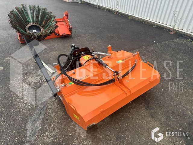 Kubota Balayeuse pour tracteur SGK130