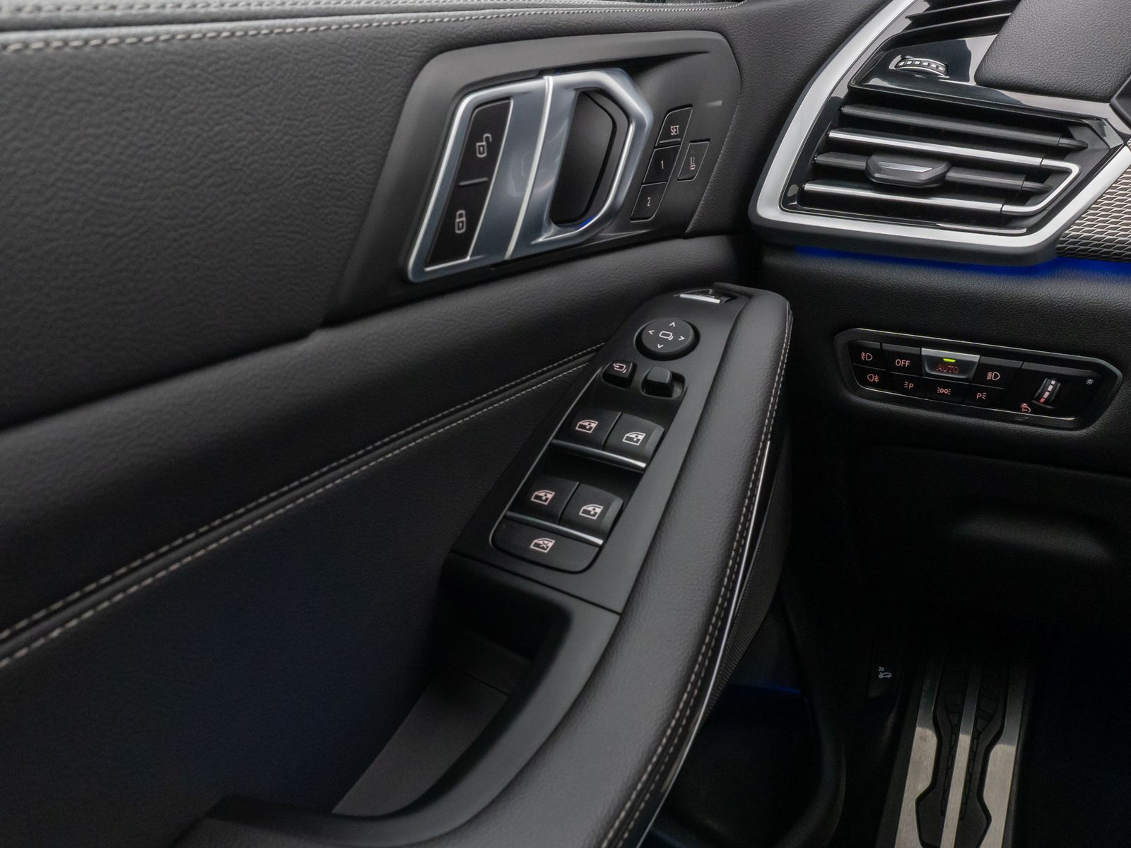 Fahrzeugabbildung BMW X5 M50d Panoram Laser 360°HUD H/K SoftCl AHK 22"