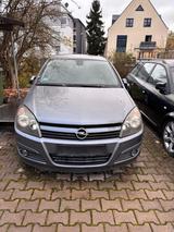 Opel Astra - Opel Astra aus 2006 mit Diesel-Antrieb: Limousine