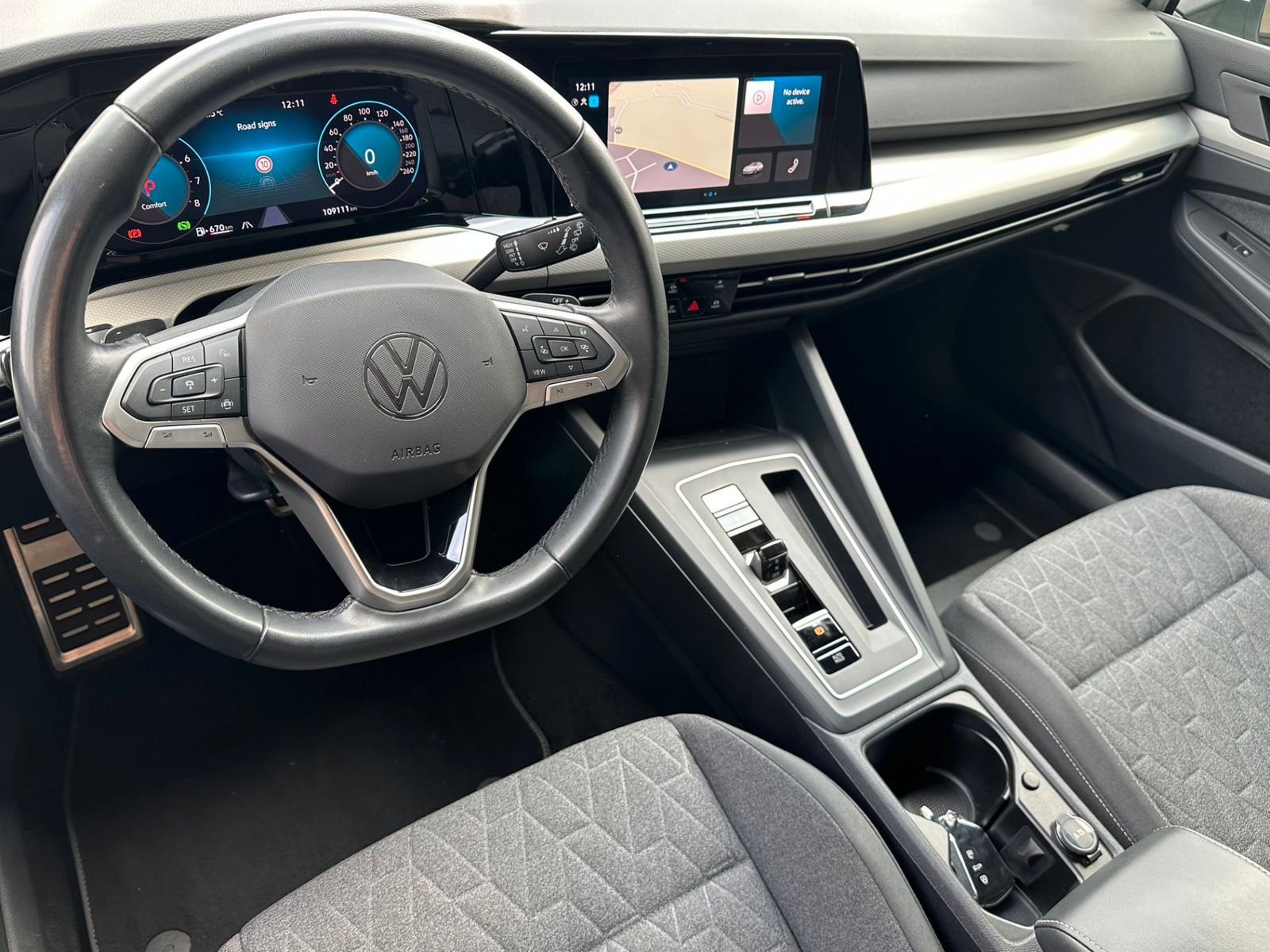 Fahrzeugabbildung Volkswagen Golf Variant 1.5 eTSI DSG MOVE NAV+LED+ACC