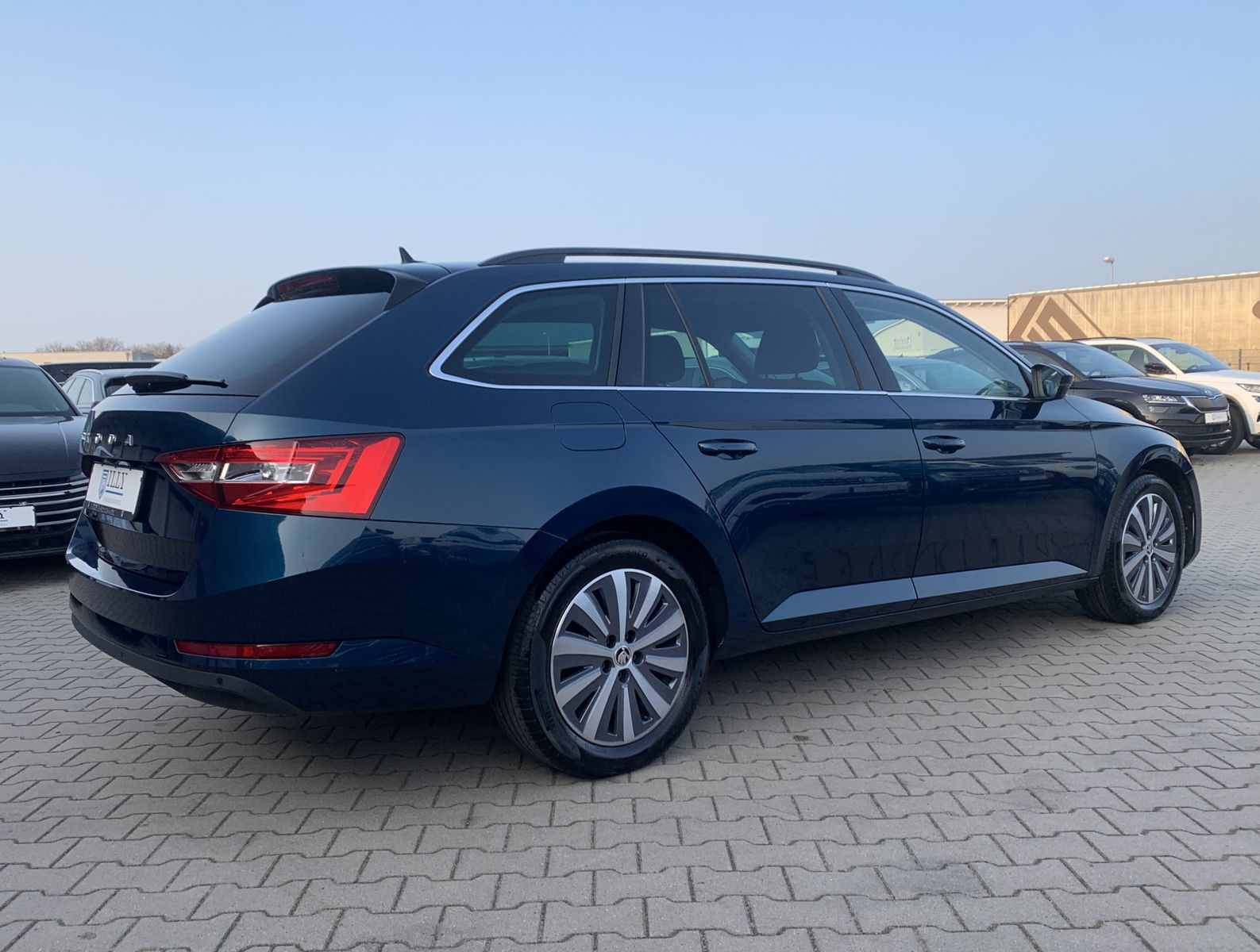 Fahrzeugabbildung SKODA Superb 2.0 TDI*AHK*LED*Cam*CANTON*Digital*ELH*