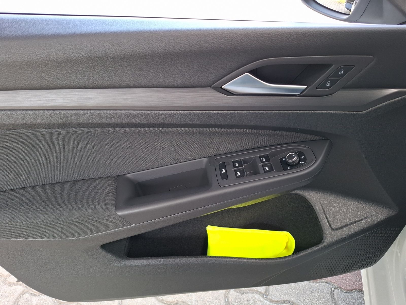 Fahrzeugabbildung Volkswagen Golf VIII Variant eTSI Stye DSG STH LED Navi AID