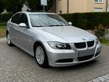 BMW 325i 1.Hand|Autom.|BMW-Scheckh.|TÜV&Service neu - BMW 325 in Frankfurt (Main)