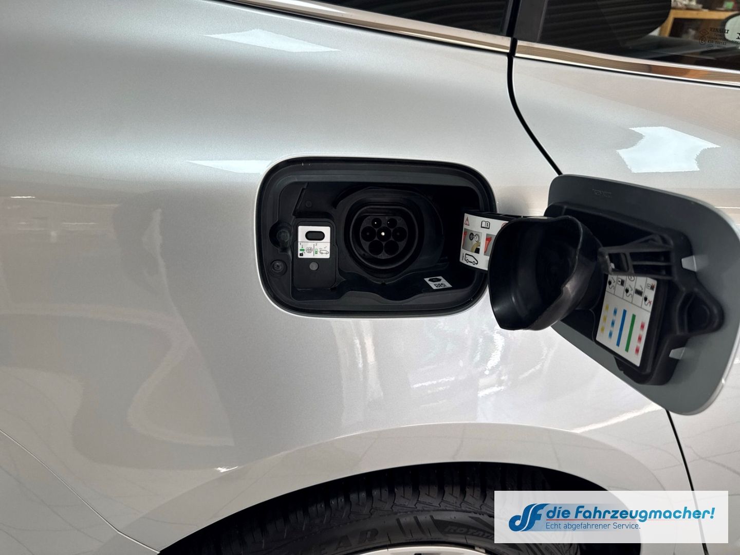 Fahrzeugabbildung Renault Megane E-TECH IV Grandtour Business Edition 1.6