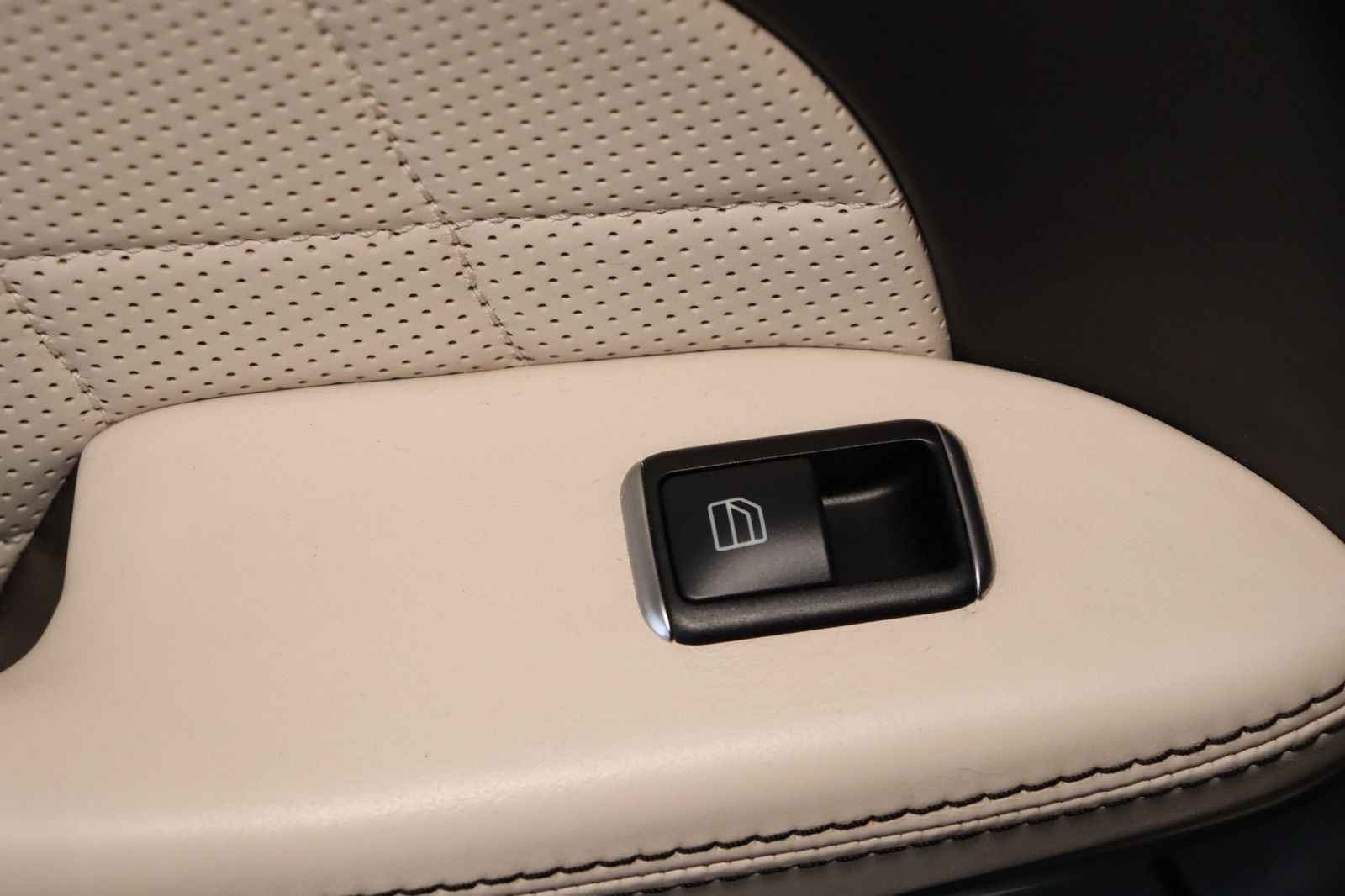 Fahrzeugabbildung Mercedes-Benz GL 350 d 4Matic DIS FOND Desingno Pano * 7. Sitz