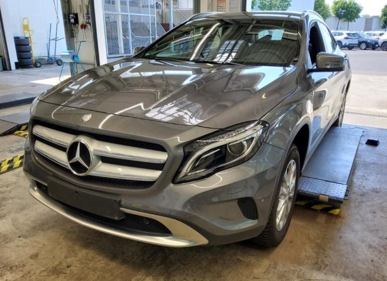 Fahrzeugabbildung Mercedes-Benz GLA 200 Score AUTOMATIK XENON PLA erst 23.200km