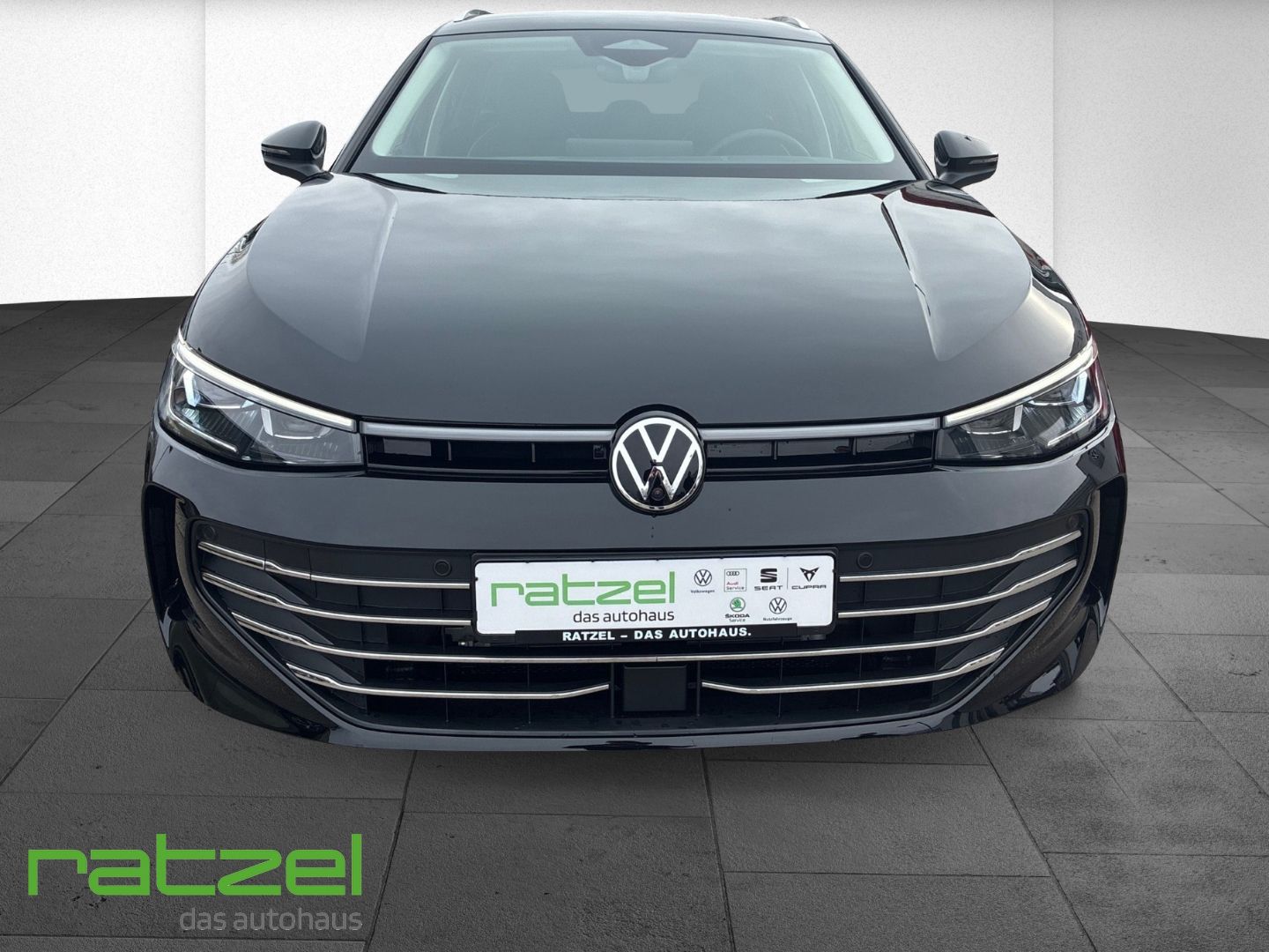 Fahrzeugabbildung Volkswagen Passat BUSINESS 1.5 eTSI +8-fach+LED+360°Kam