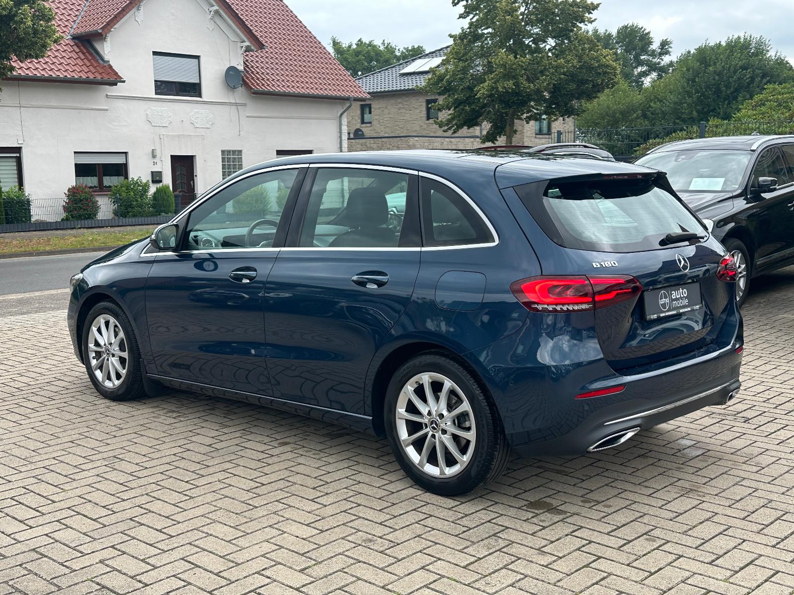 Mercedes-Benz B 180 Panoramadach+Leder+LED+Kamera+Service neu