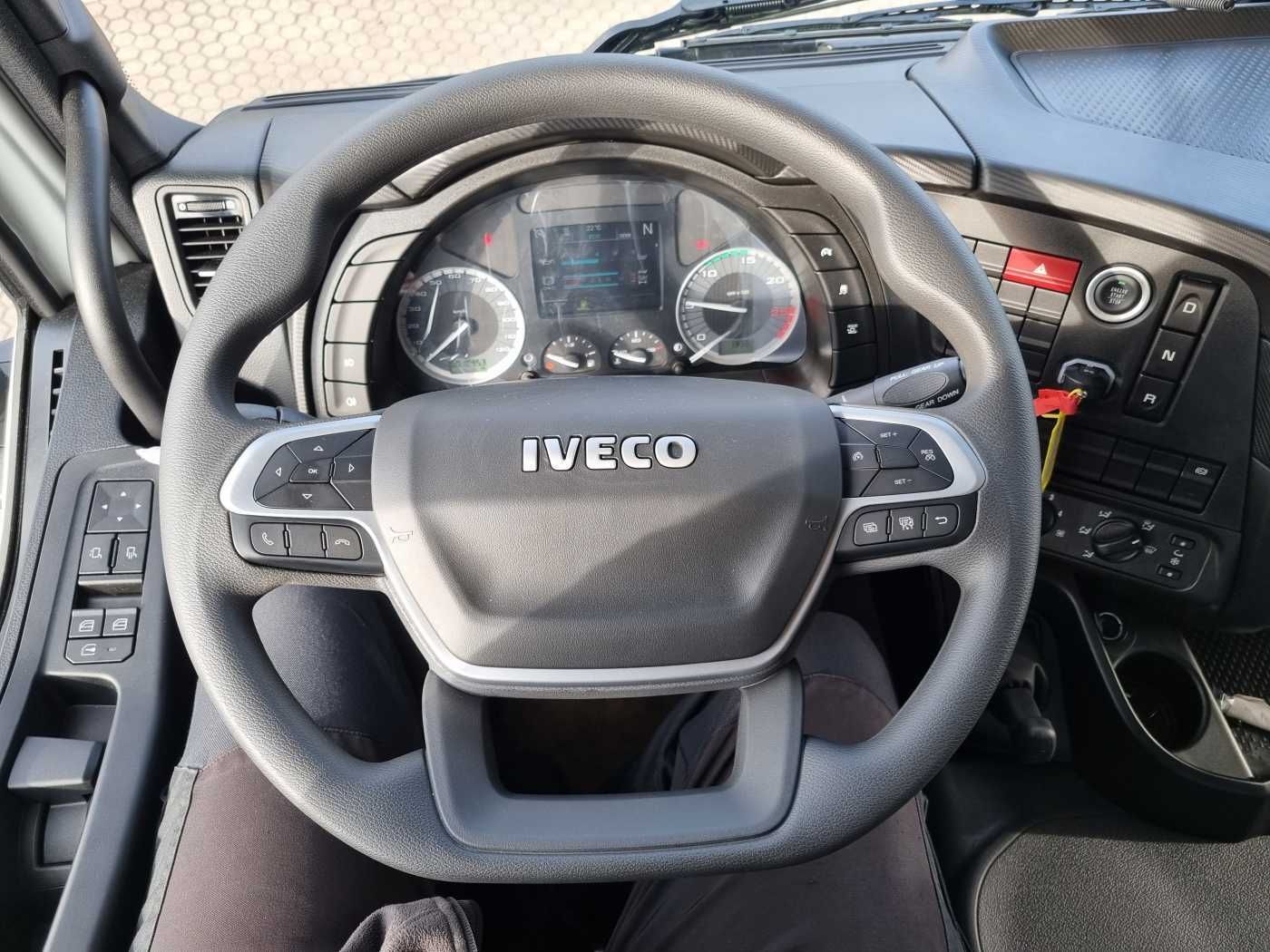 Fahrzeugabbildung Iveco AD300X48Z HR OFF 6x4 Meiller-Kipper + Bordmatik