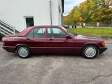 Mercedes-Benz 190E Rosso Avantgarde - Mercedes-Benz 190: Avantgarde