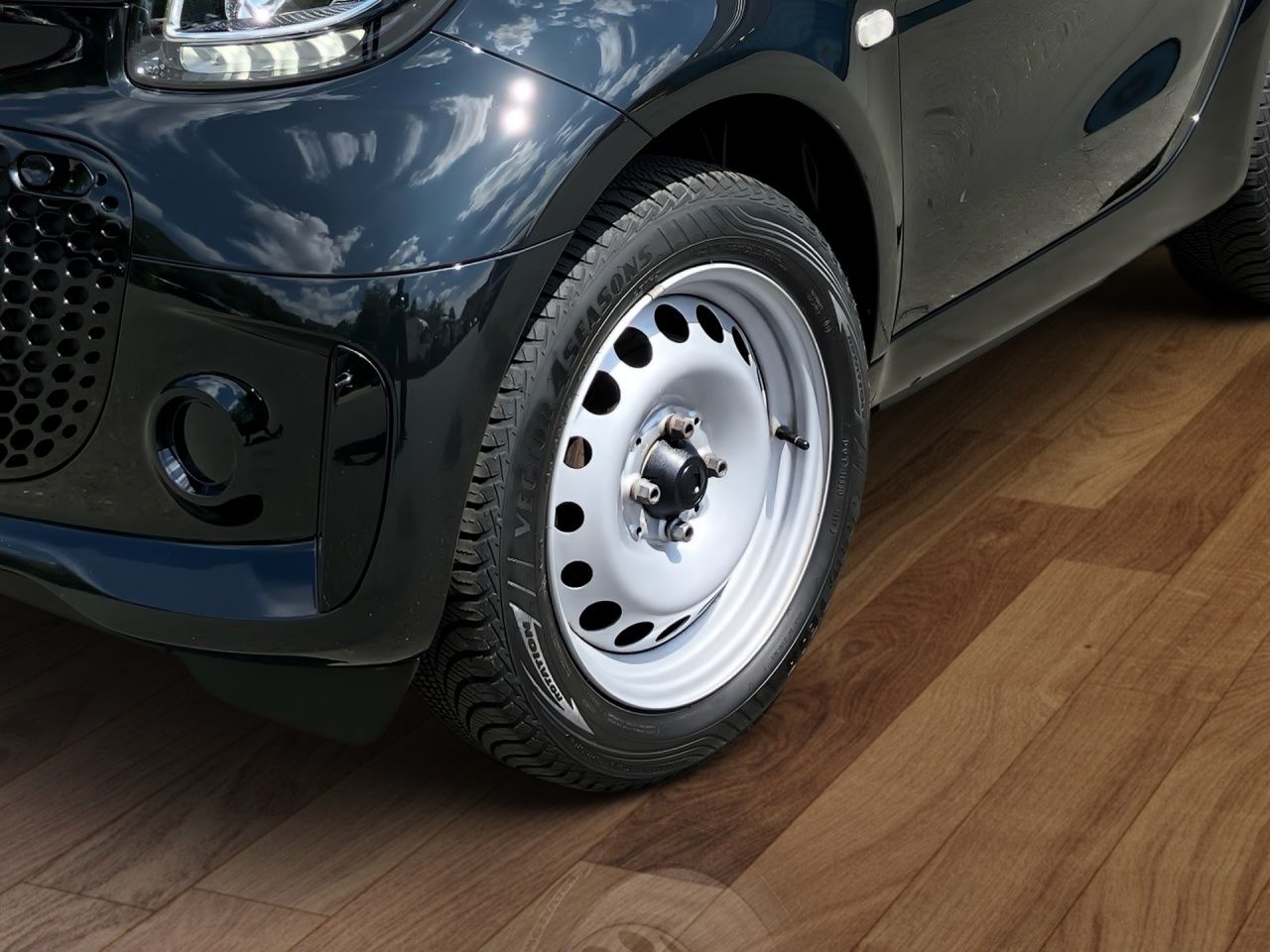 Fahrzeugabbildung Smart smart EQ fortwo 22KW+SITZHEIZ+KLIMAAUTO+DAB+USB