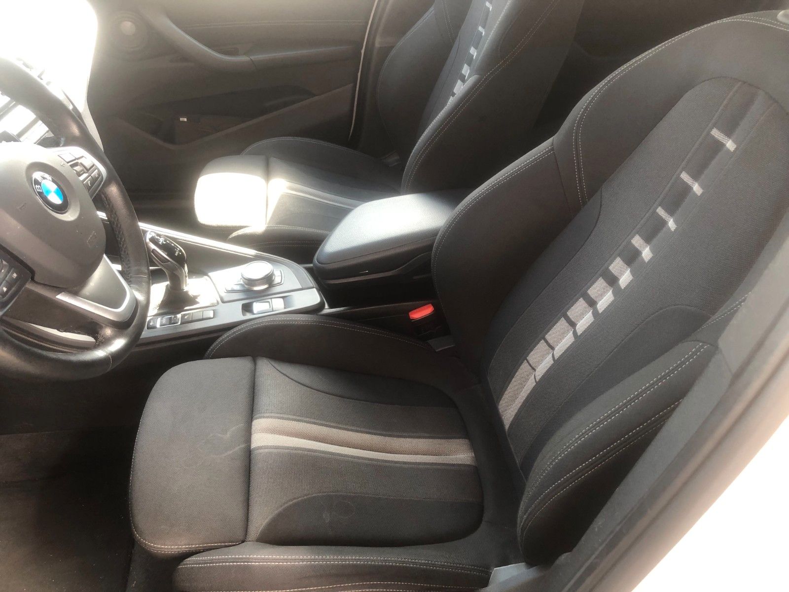 Fahrzeugabbildung BMW X1 sDrive 20 i Advantage Hagelschaden