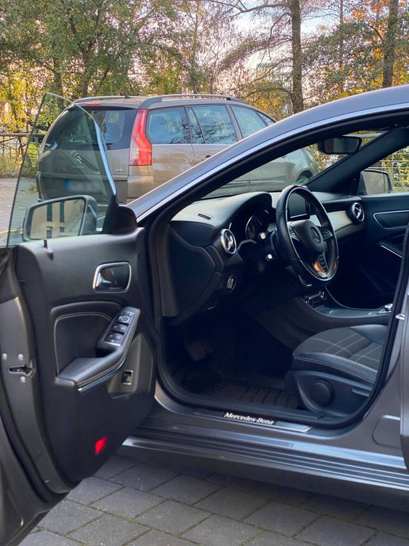 Image of Mercedes-Benz CLA 200