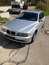 BMW 520i A Touring - - BMW 520 aus 2001: Kombi, 520i