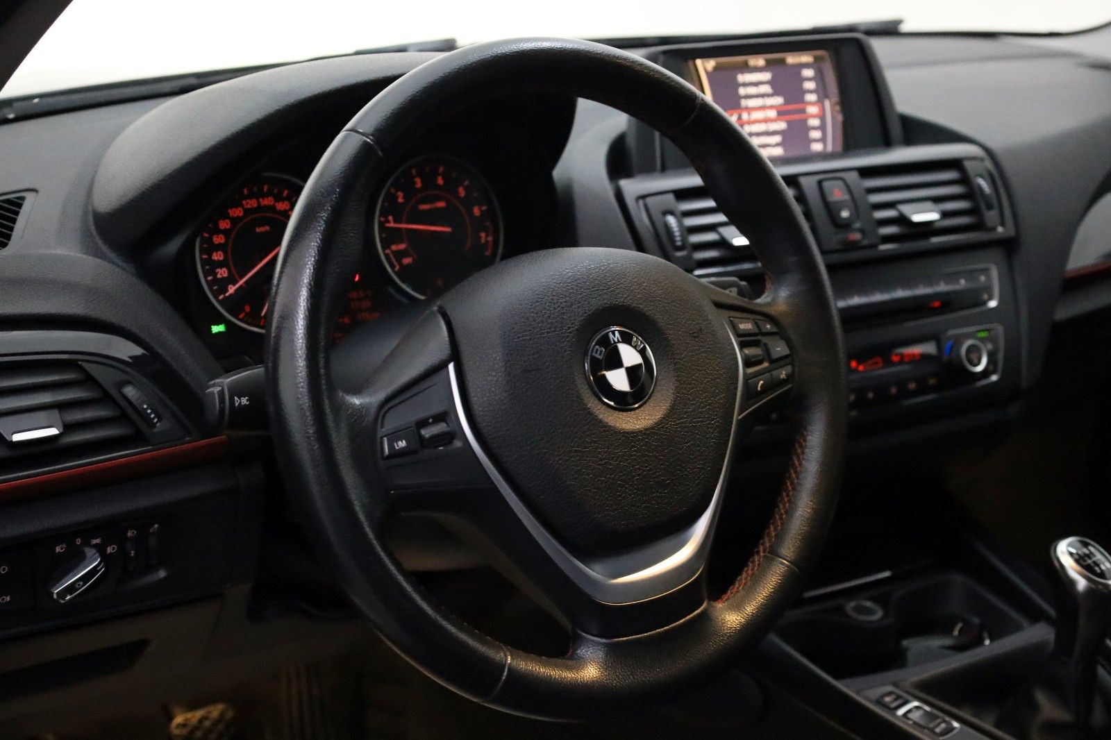 Fahrzeugabbildung BMW 118i Lim. 5-trg. Sport Line SH,PDC,SR+WR