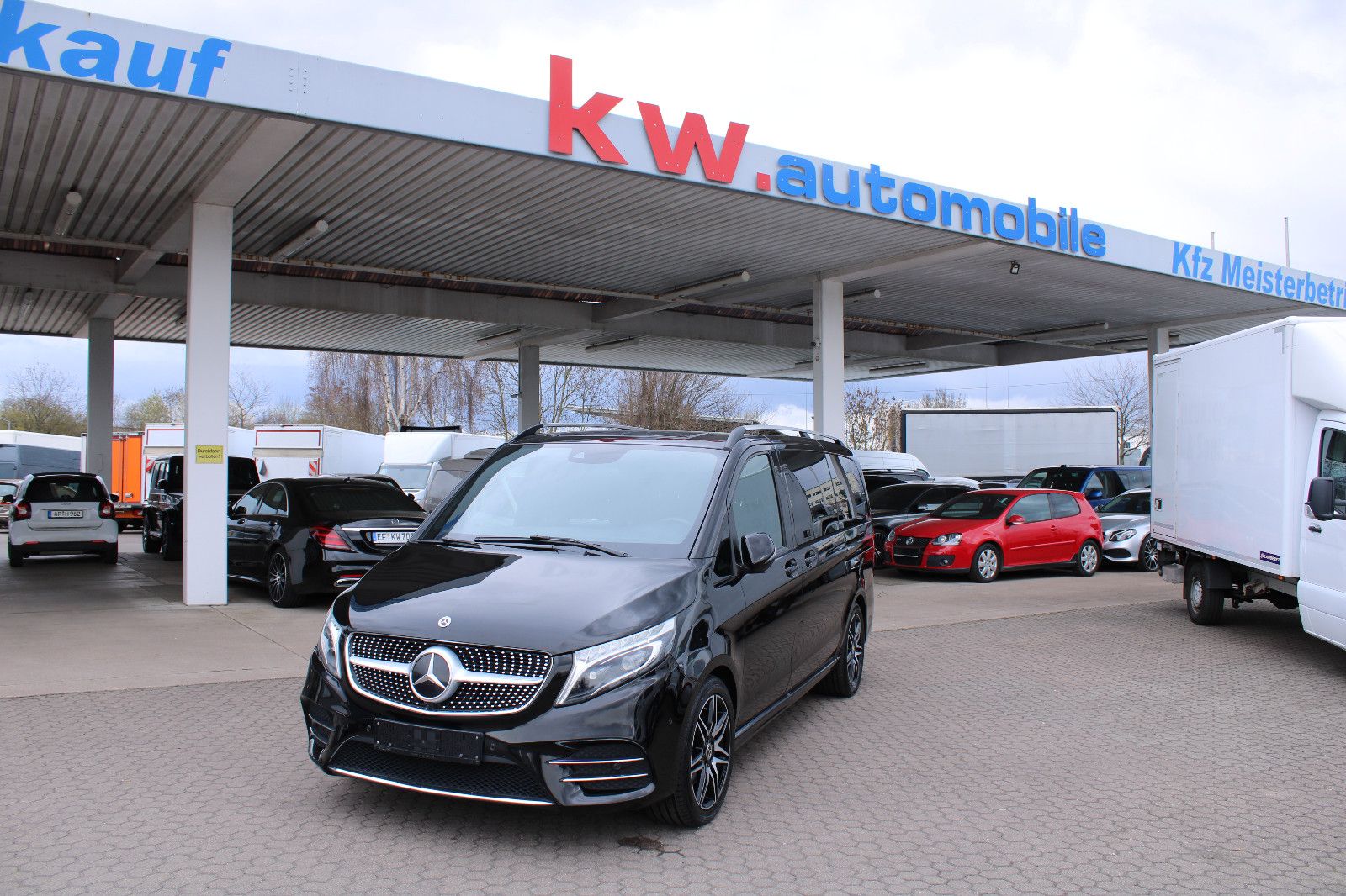 MERCEDES-BENZ V 300d Lang AMG Line, LED,AHK,STHZG,el.Klappe