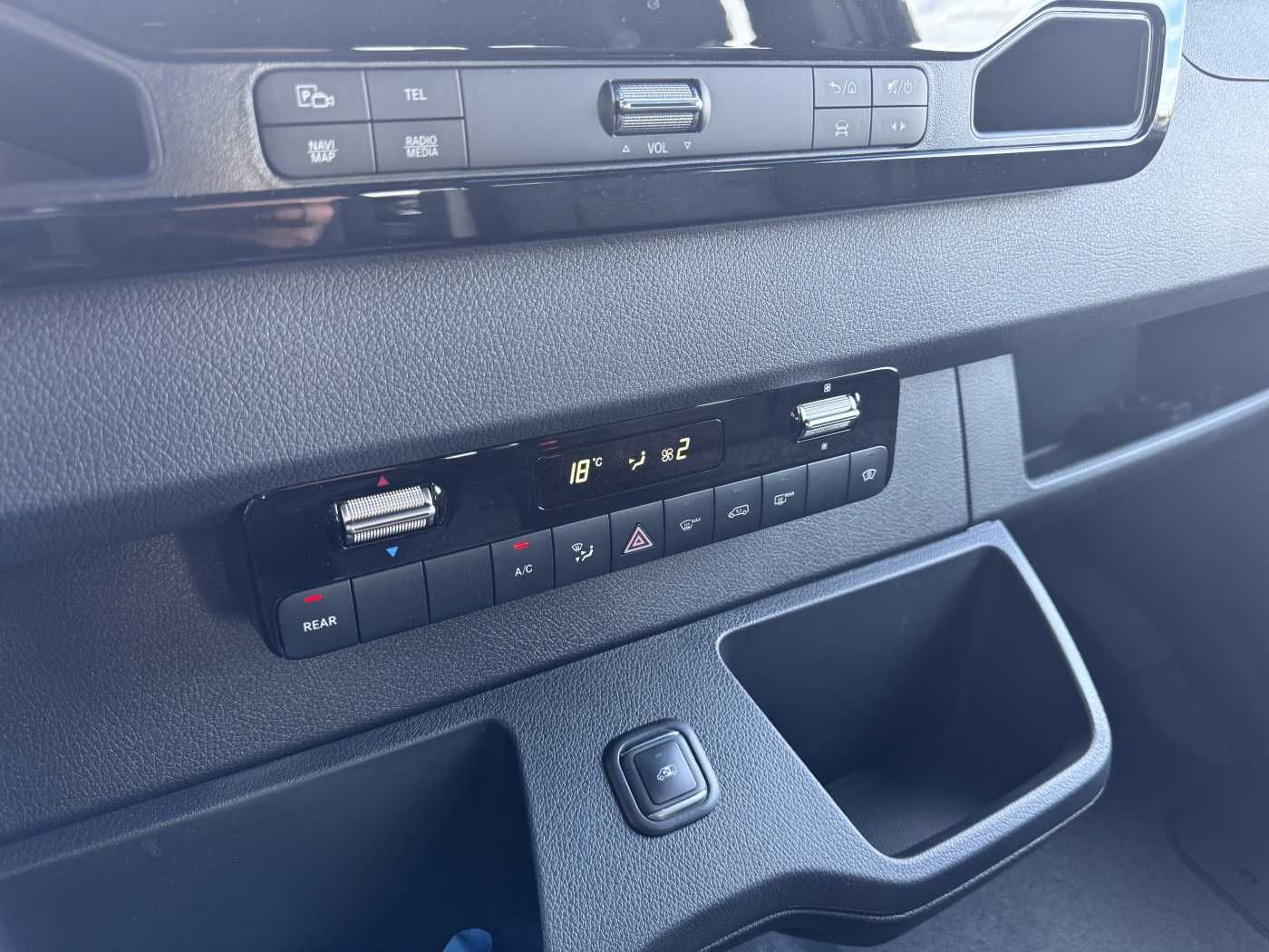 Fahrzeugabbildung Mercedes-Benz Sprinter 319 CDI 4x4 Tourer AHK Dachklima LED