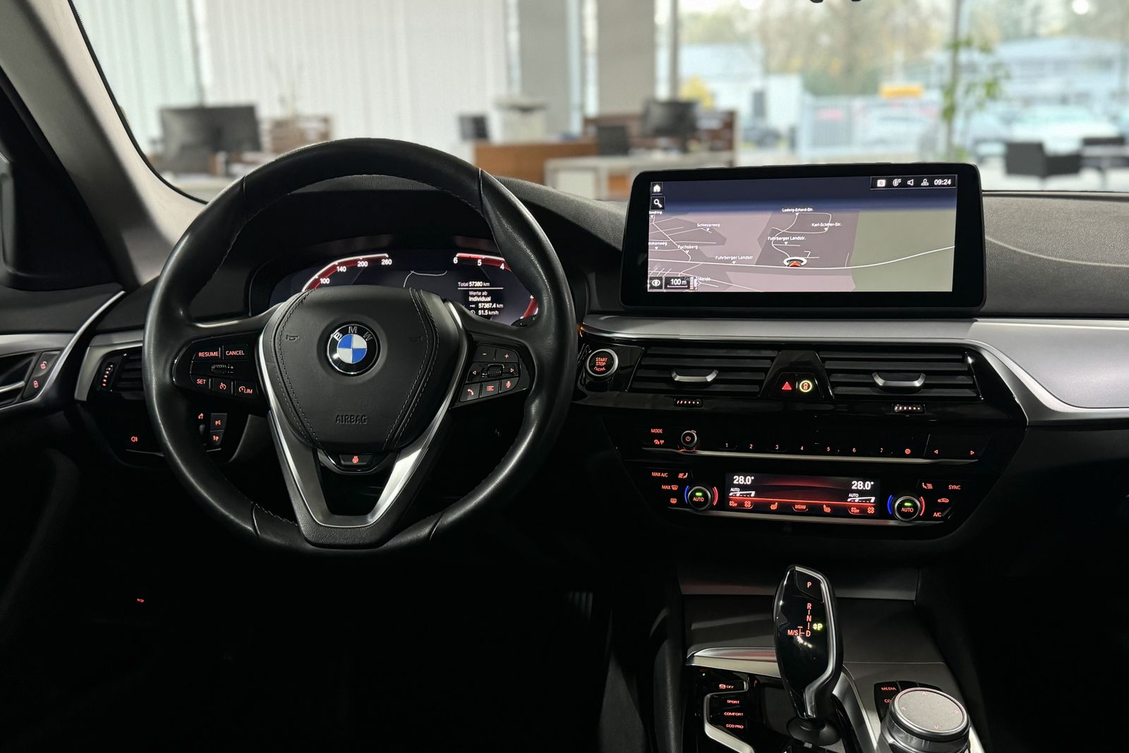 Fahrzeugabbildung BMW 520d Kamera DAB DisplayKey Alarm LED Lenkradheiz