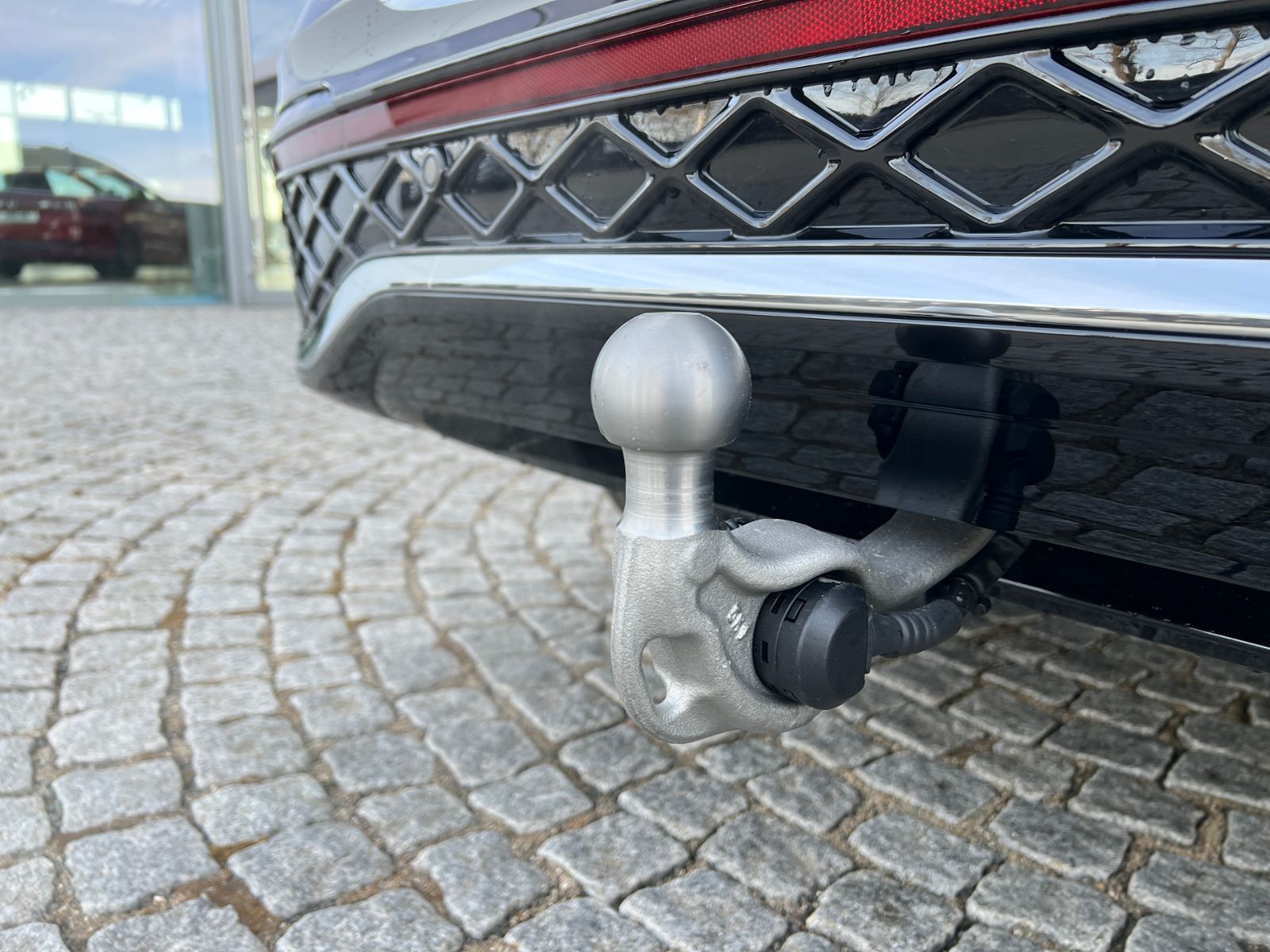 Fahrzeugabbildung Volkswagen Tiguan R-Line 1.5 eTSI DSG *AHK, ACC, IQ.Light,