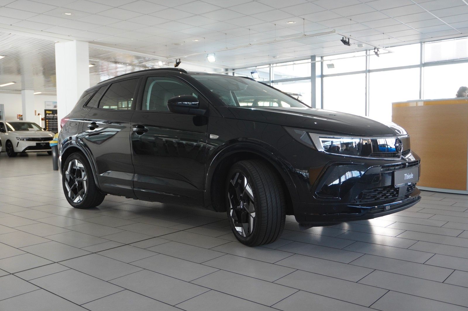 Fahrzeugabbildung Opel Grandland (X) 1.6T GSe HYBRID 4X4 NAVI/SPORT/AHK
