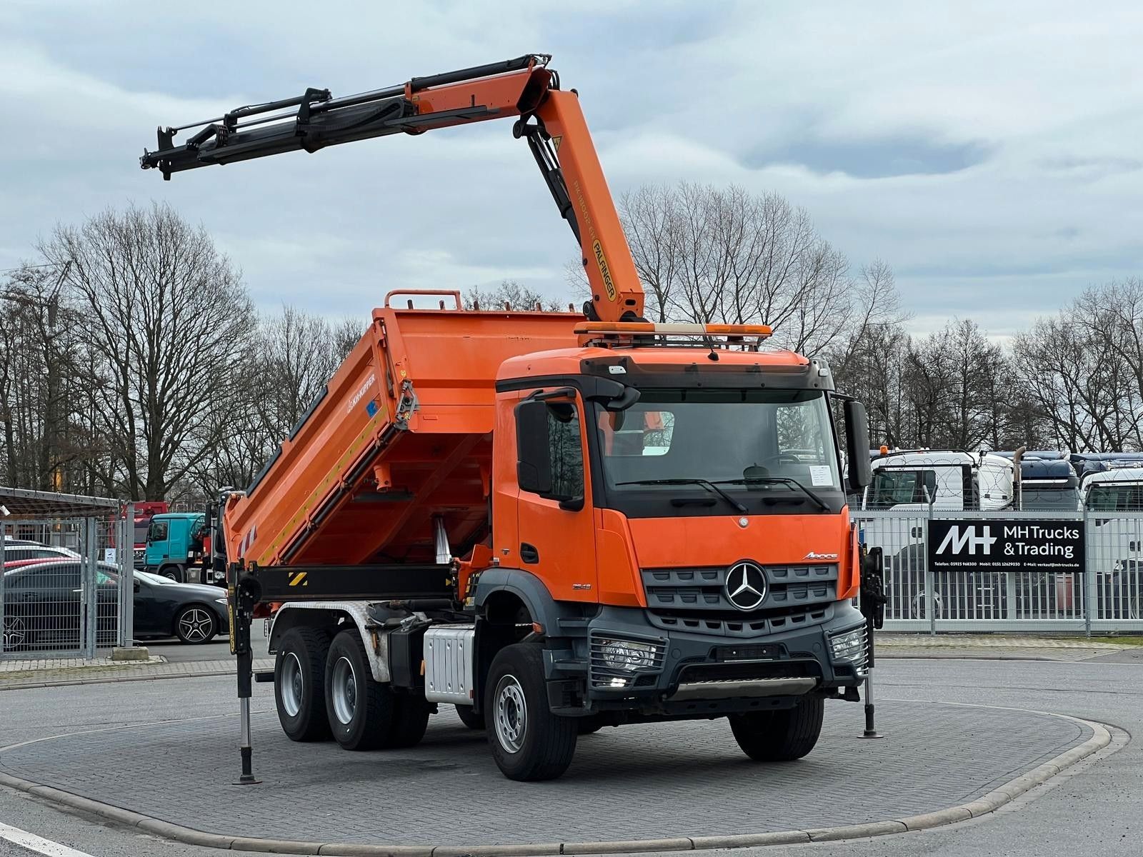 Fahrzeugabbildung Mercedes-Benz Arocs 2643 Kipper PK 18002 Kran Bordmatik