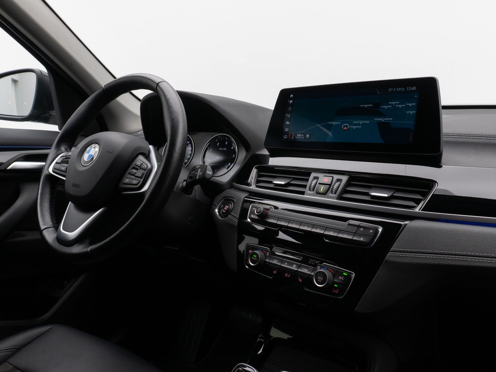 Fahrzeugabbildung BMW X1 sD18d xLine Parkassist HUD DAB Lenkrhzg Alarm