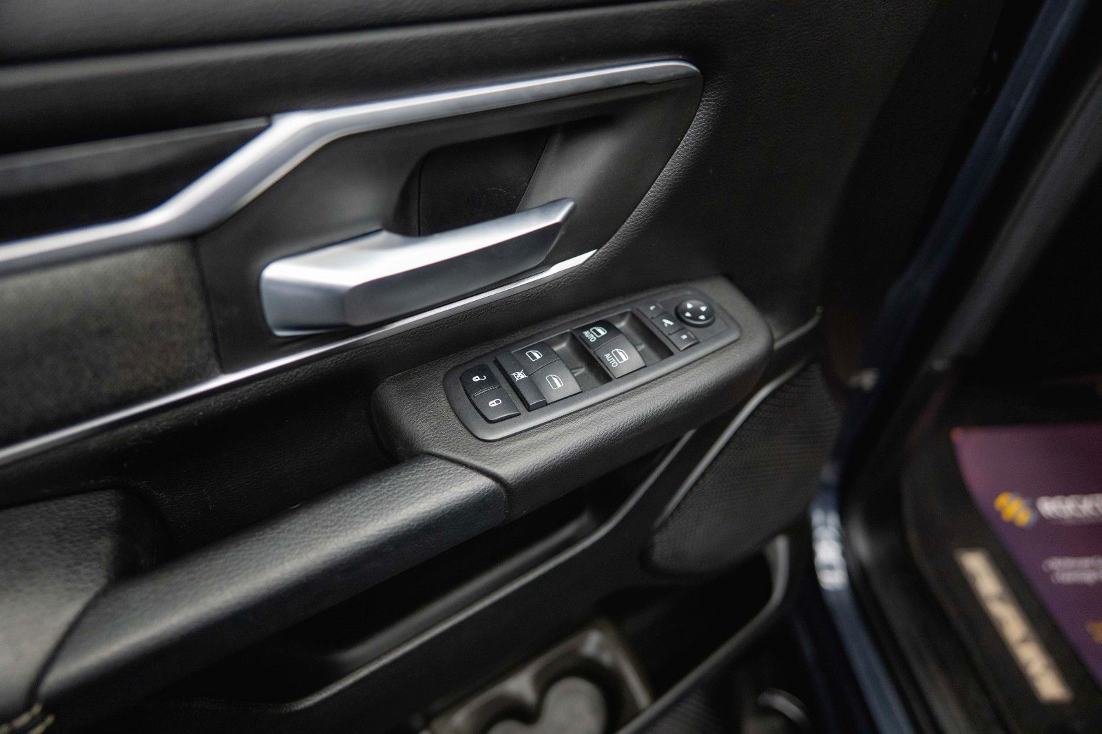 Fahrzeugabbildung Dodge RAM 5.7 V8 HEMI 4x4 OFFROAD Night HarleyDavidson