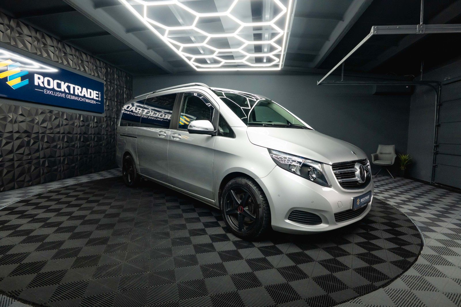 Fahrzeugabbildung Mercedes-Benz V 220 CDI EDITION Sport lang *ACC*DAB*6 Sitze*