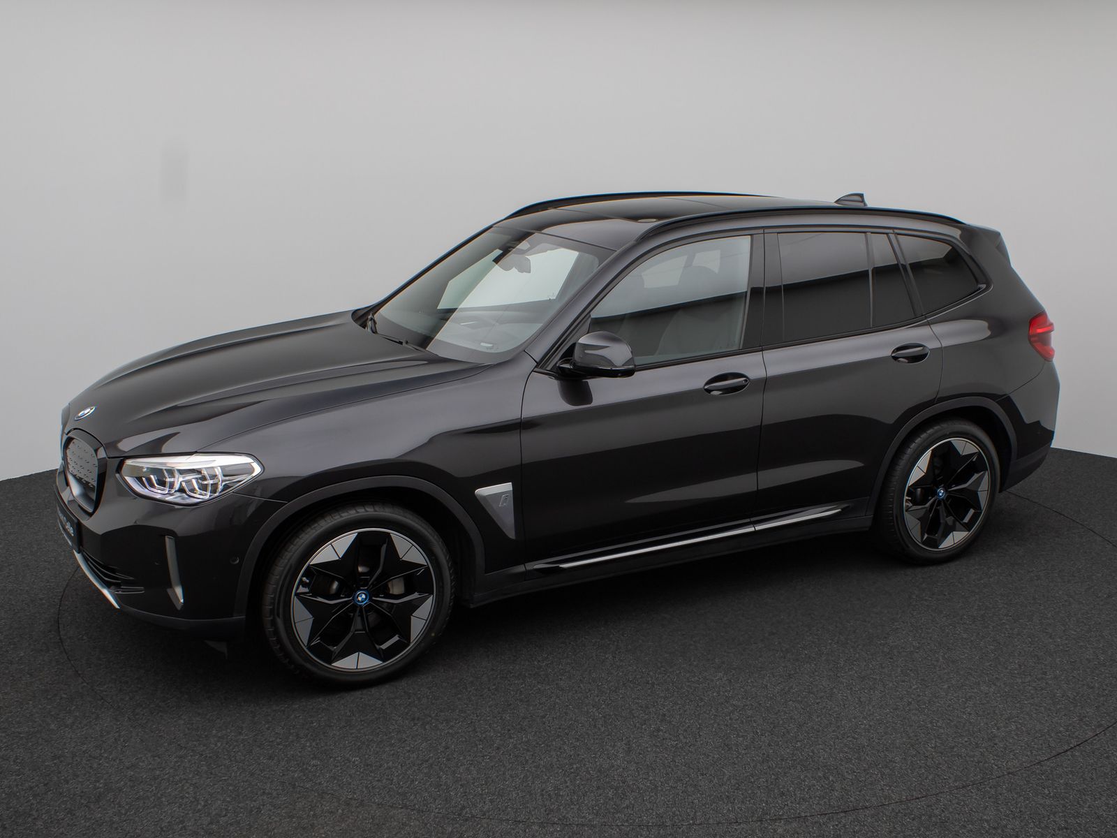 Fahrzeugabbildung BMW iX3 Impressive Panorama 360°HUD DAB H/K Sport