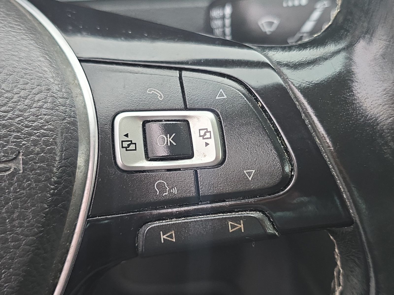 Fahrzeugabbildung Volkswagen Golf VII Cup AUS 1.HAND /Panorama/NAVI/PDC