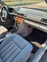 Mercedes-Benz 200 E, TÜV neu, H-Zul., Investitionen - gebrauchte Mercedes-Benz 200 aus dem Jahr 1991