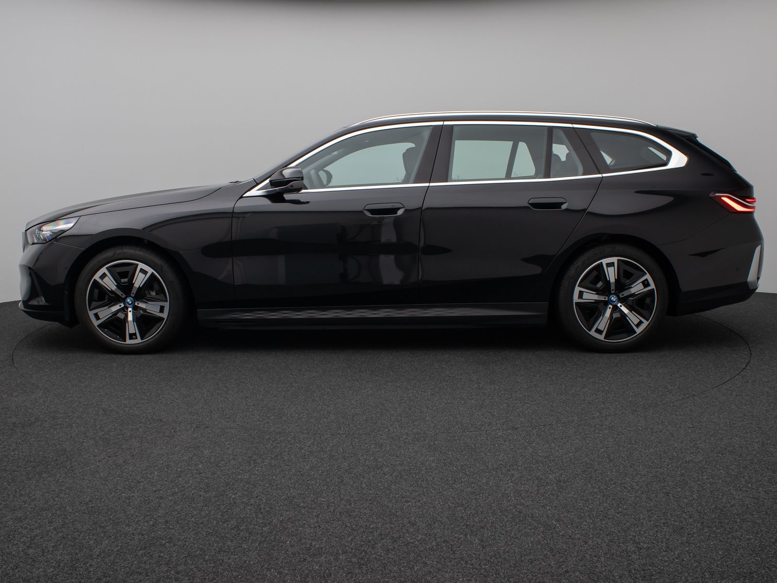 Fahrzeugabbildung BMW i5 eD40 360°HUD DAB B&W ACC 4xKlima Sport 19Zoll