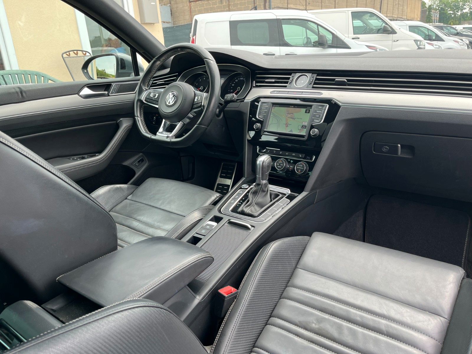 Fahrzeugabbildung Volkswagen 2.0 TSI DSG R-LINE/HIGHLINE Navi Pano AHK LED SP