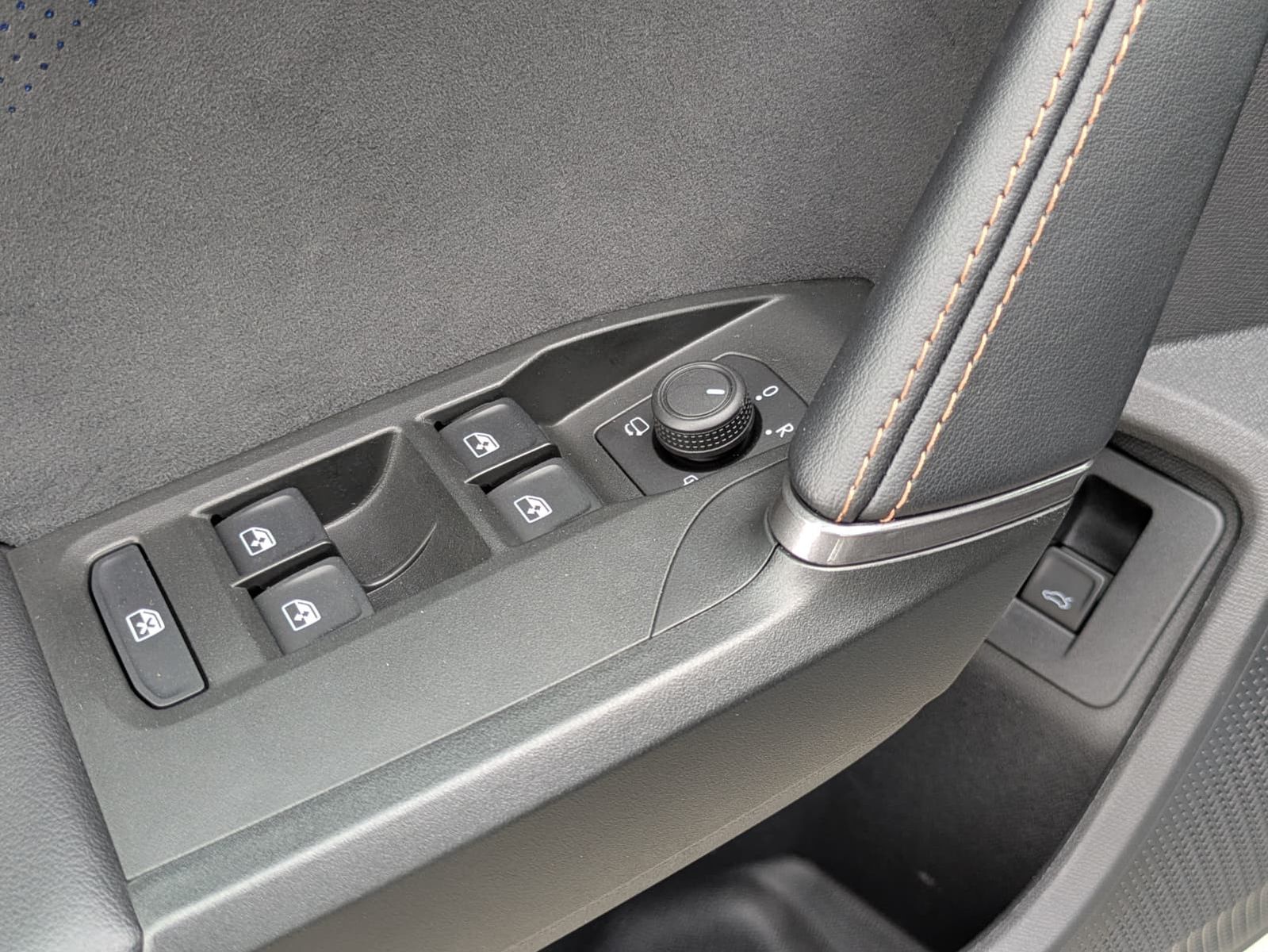 Fahrzeugabbildung CUPRA Leon 1.5 eTSI EDGE DSG*ACC*KAM*18"5JGARANTIE