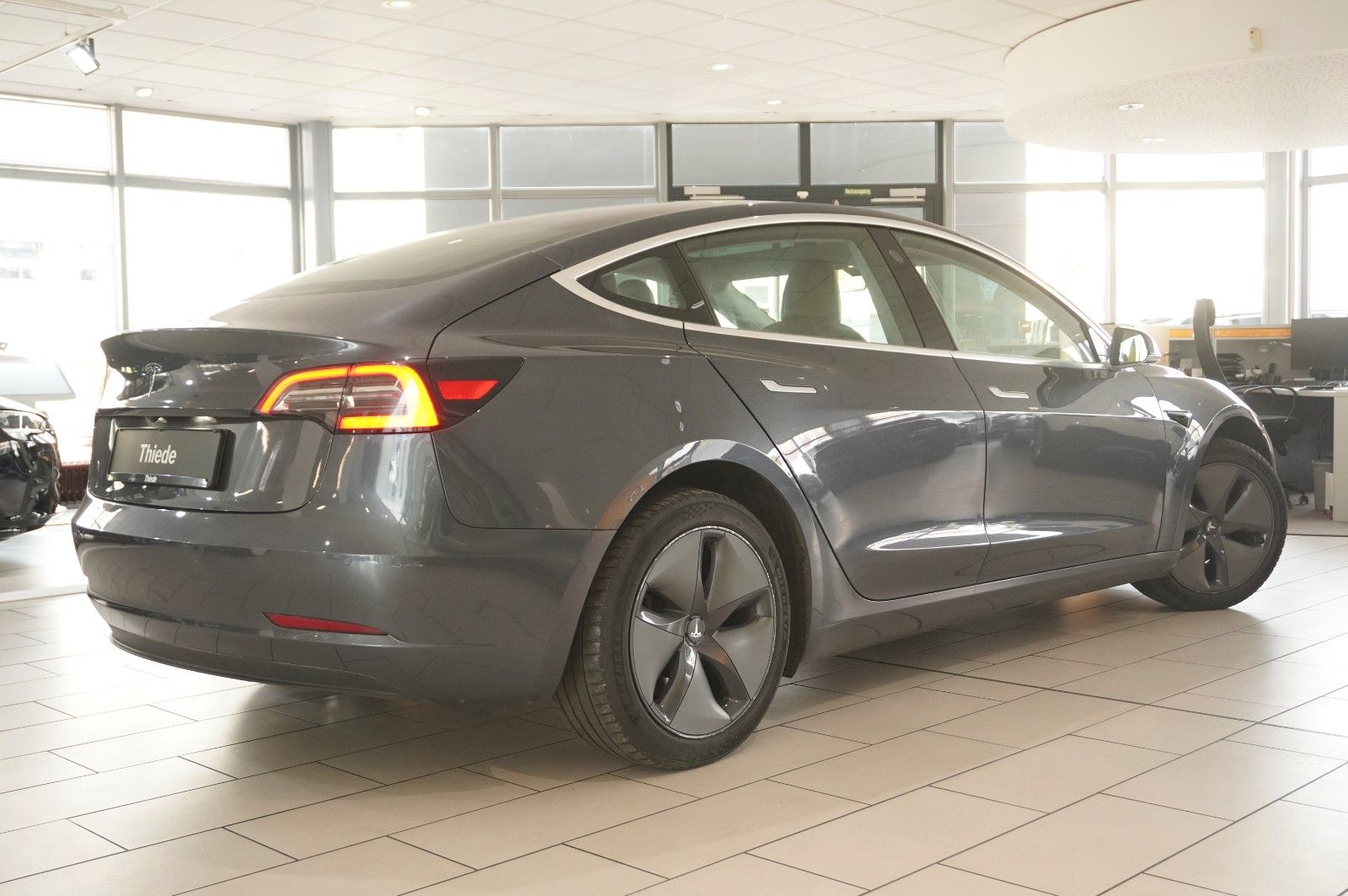 Fahrzeugabbildung Tesla Model 3 Standard Range Plus NAVI/KAMERA/AHK/FSD