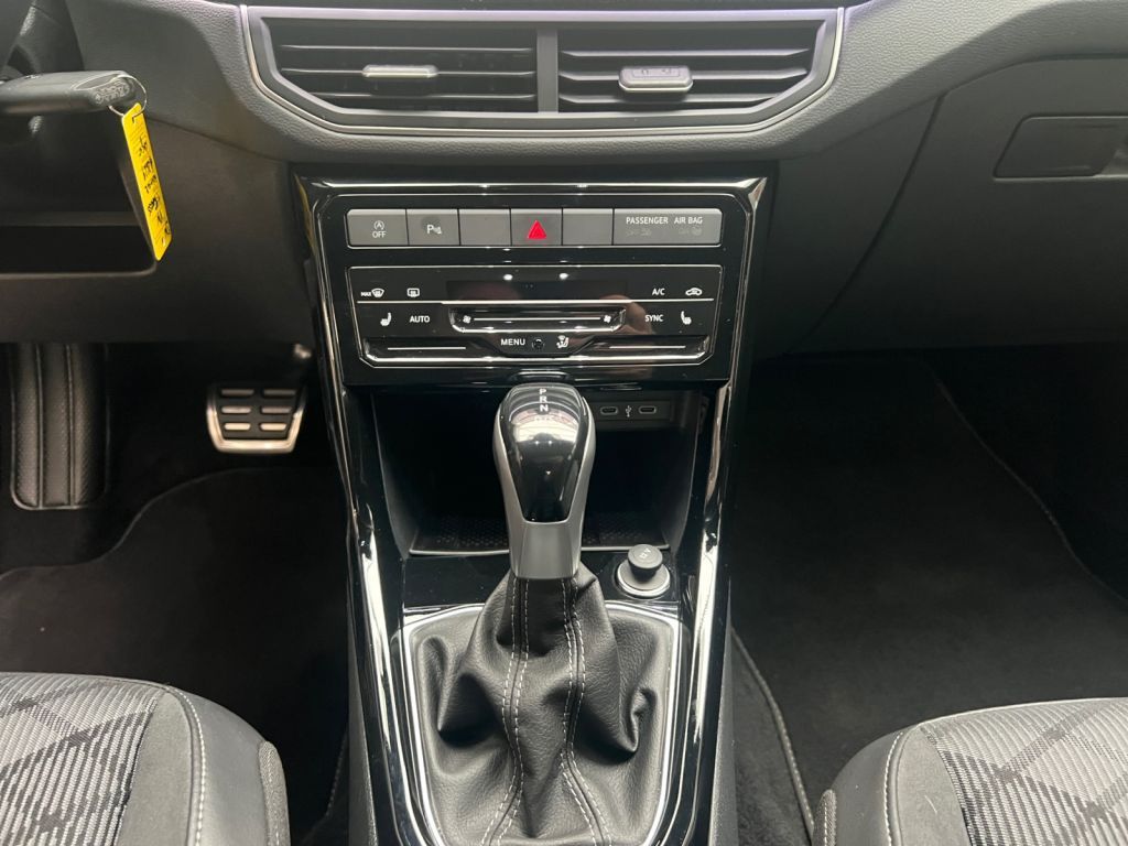 Fahrzeugabbildung Volkswagen T-Cross 1.0 TSI DSG R-Line ACC Navi