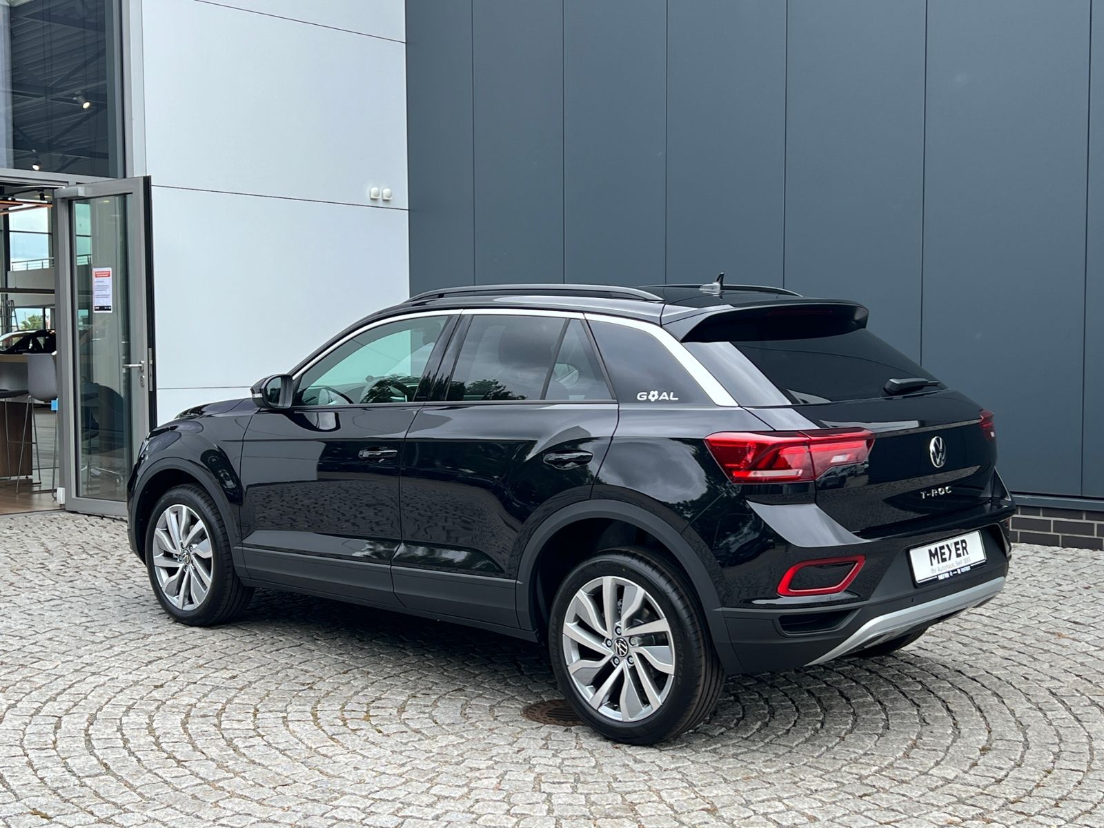 Fahrzeugabbildung Volkswagen T-Roc GOAL 1.5 TSI DSG *AHK, Navi, Plus-Paket*