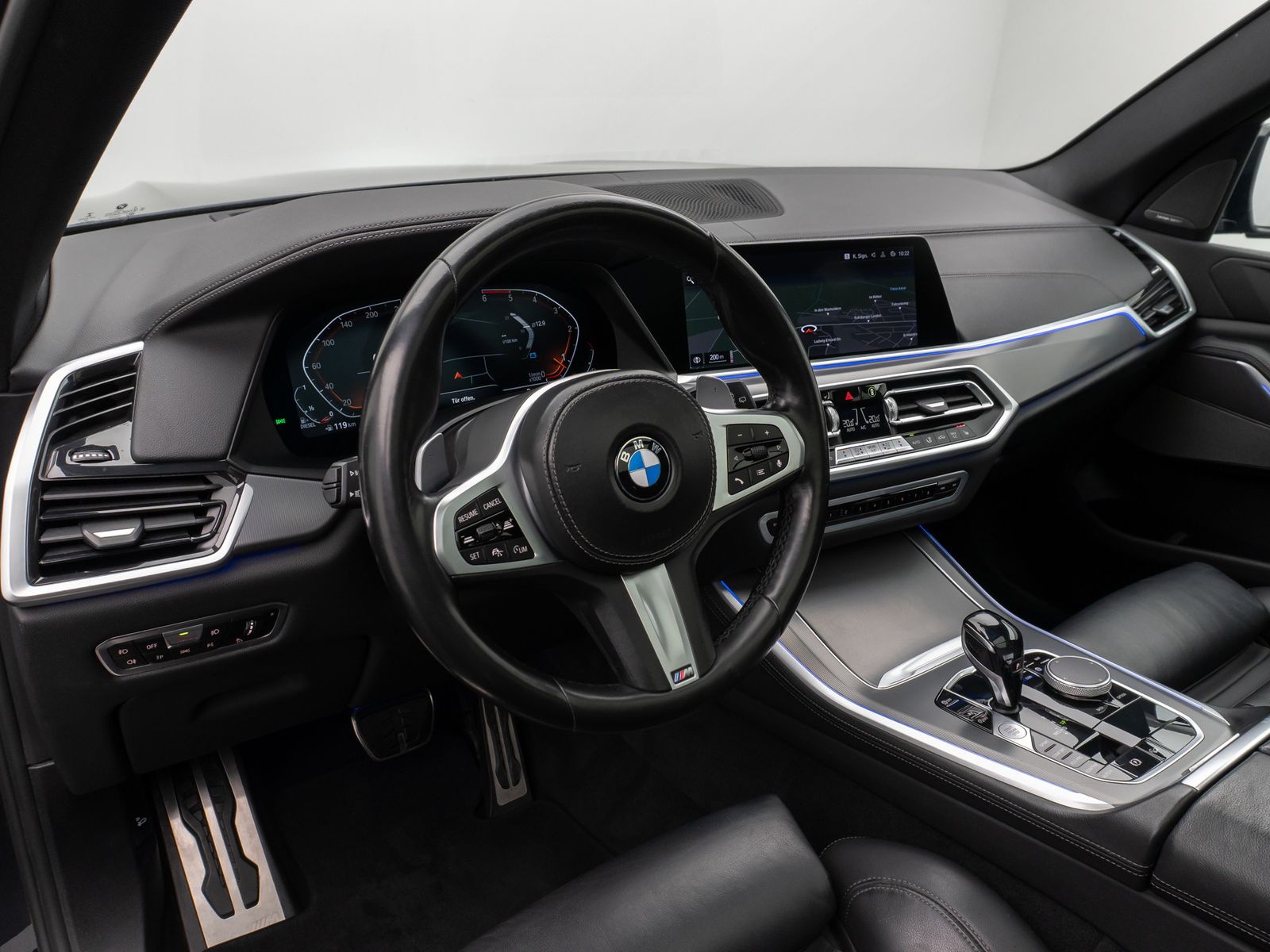Fahrzeugabbildung BMW X5 xD25d M Sport Panorama Kamera HUD DAB H/K AHK