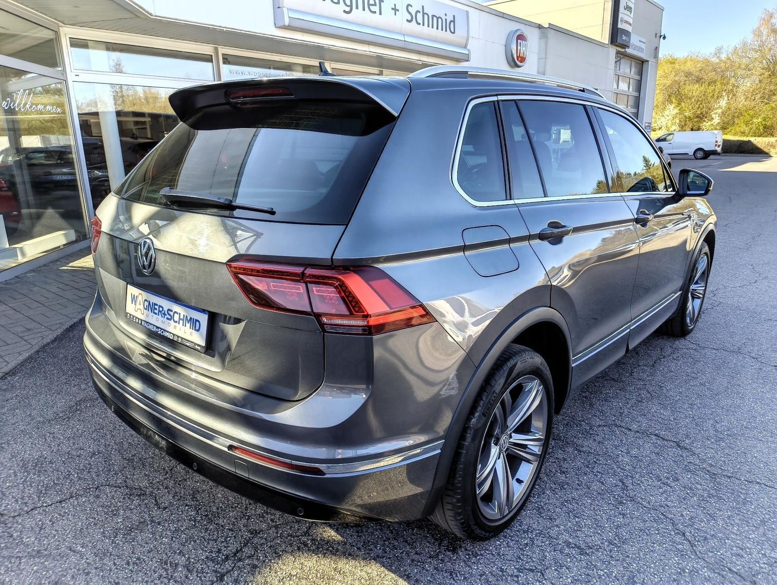 Fahrzeugabbildung Volkswagen Tiguan Highline 2.0 TDI (190 PS) 4Motion DSG