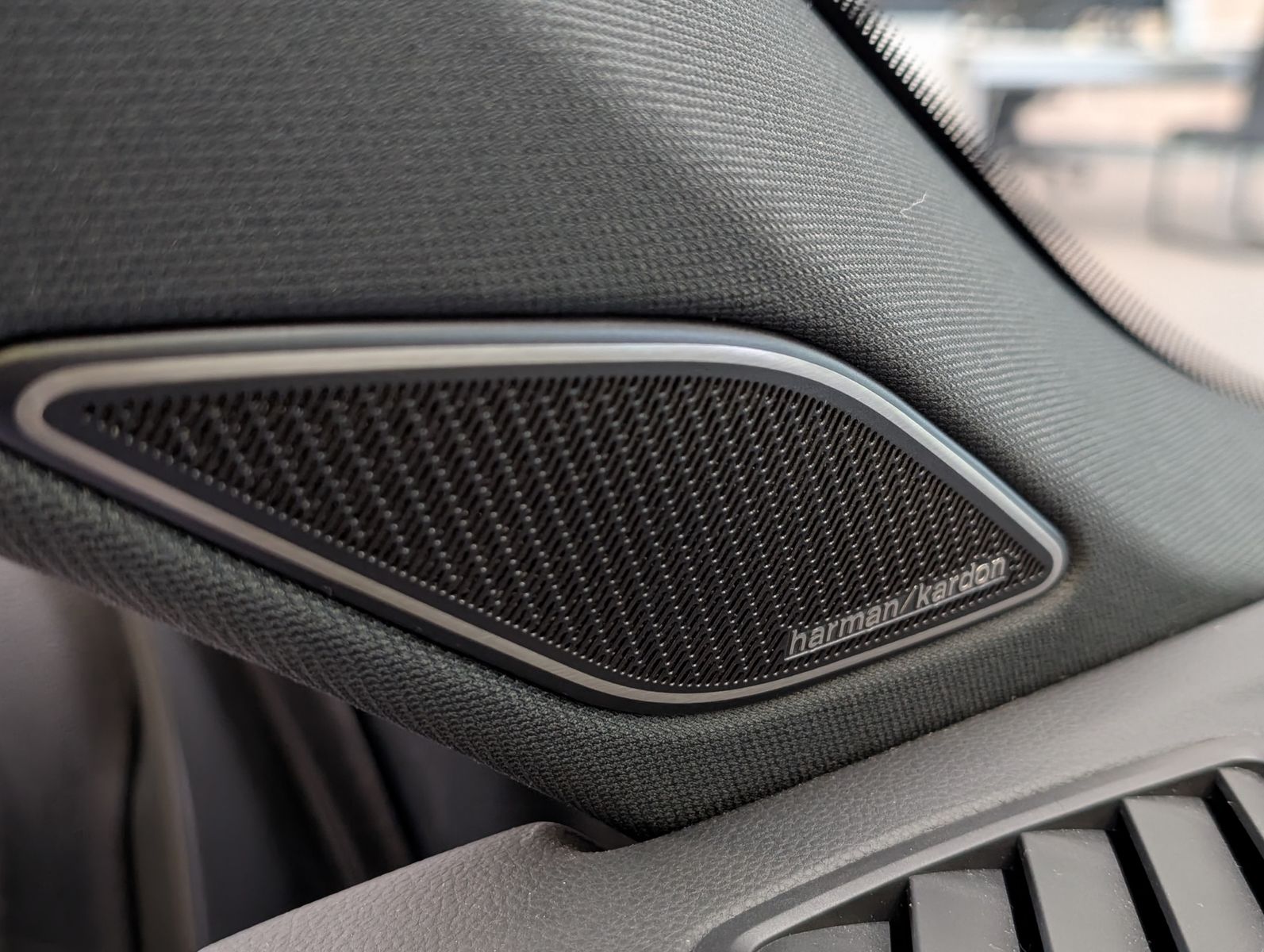 Fahrzeugabbildung Volkswagen Tayron 2.0TDI 4M R-Line 7-Sitz 360° H/K Pano AHK