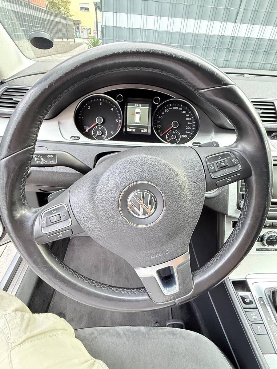 Volkswagen Passat 2012 — photo 14