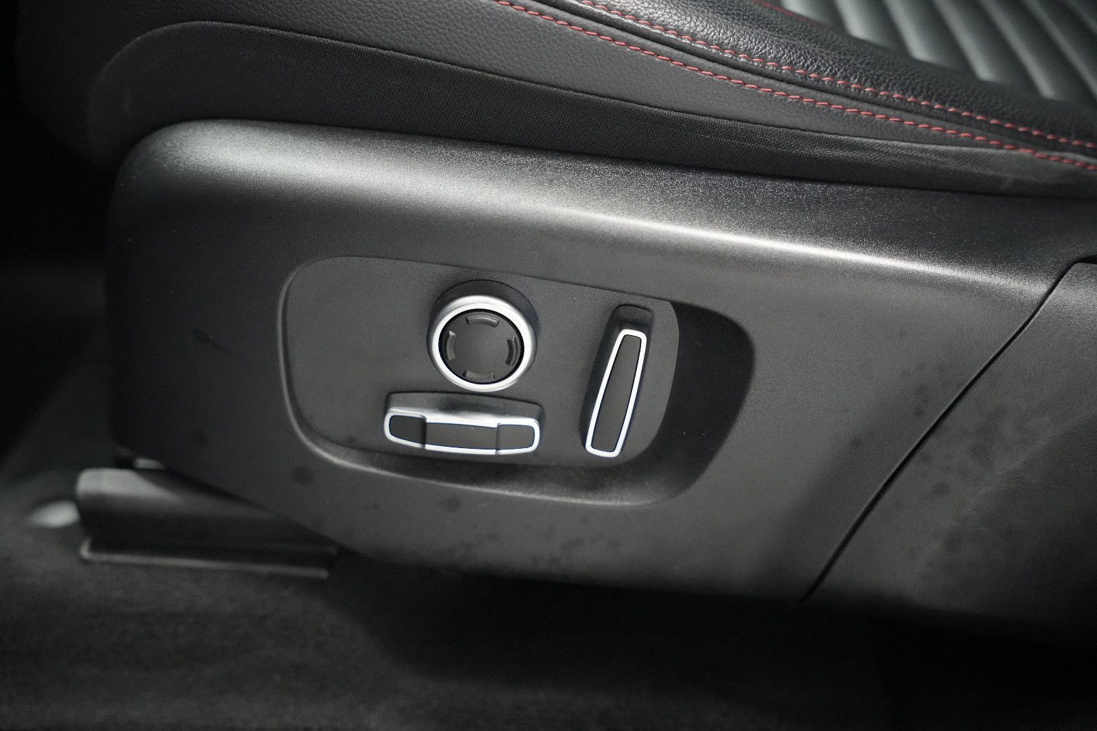 Fahrzeugabbildung Land Rover Discovery Sport /R-Dynamic/LED/R-Cam/Leder/AHK/